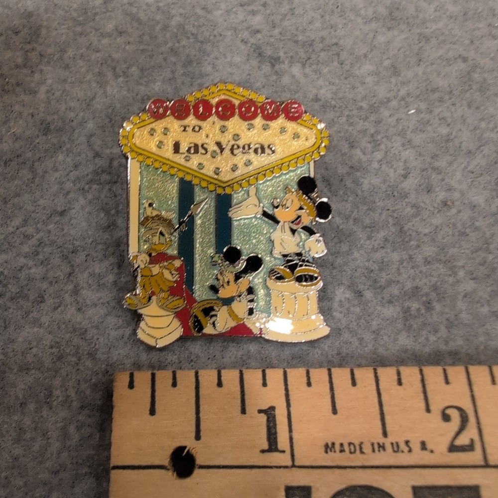 Disney Mickey Minnie Donald Welcome to Las Vegas Roman Enamel Trading Pin - Picture 2 of 3